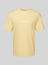T-shirt z okrągłym dekoltem model ‘JORVESTERBRO’ od Jack & Jones Żółty - 40