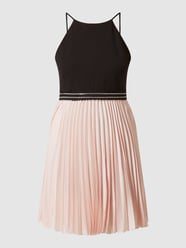 Cocktailkleid mit plissiertem Rockteil von Jake*s Cocktail Pink - 24