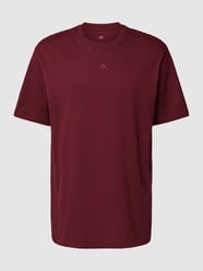 T-Shirt mit Label-Stitching von ADIDAS SPORTSWEAR Bordeaux - 47