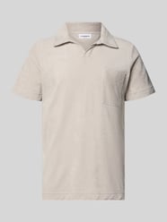 Relaxed Fit Poloshirt mit V-Ausschnitt von Lindbergh - 11