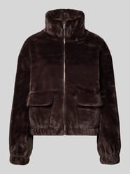 Jacke aus Kunstfell mit Stehkragen und Pattentaschen von Oui - 3