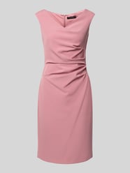 Knielanges Cocktailkleid mit Raffungen von Vera Mont Pink - 39