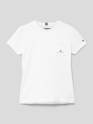 T-Shirt mit Brusttasche Modell 'ESSENTIAL' von Tommy Hilfiger Kids Weiß - 47