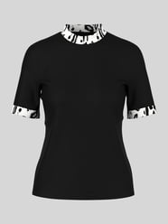 T-Shirt mit kontrastierendem Kragenabschluss von Marc Cain - 10