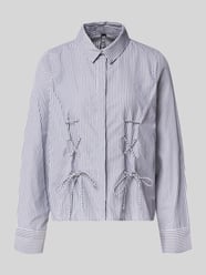 Bluzka koszulowa o kroju regular fit z bawełny z wiązaniem gorsetowym model ‘FABRIELLA’ od PIECES - 41