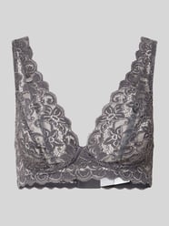 Zachte beha met Frans kant, model 'MOMENTS' van Hanro - 40
