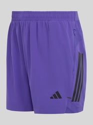 Regular Fit Sportshorts mit Logo-Print von adidas Training - 35