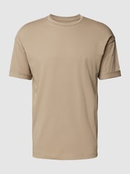 T-Shirt mit geripptem Rundhalsausschnitt Modell 'THILO' von Drykorn Braun - 35