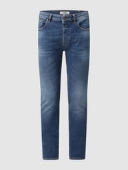 Jeansy o kroju slim fit z denimu model ‘Morten’ od YOUNG POETS SOCIETY - 6