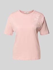 Regular Fit T-Shirt aus reiner Baumwolle mit Blumen-Applikation von Christian Berg Woman Pink - 31