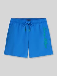 Szorty kąpielowe w kroju regular fit z naszywanym logo od Tommy Hilfiger - 17