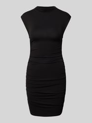 Knielanges Kleid mit Raffungen von Gina Tricot Schwarz - 35