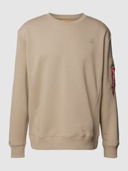 Sweatshirt mit Rundhalsausschnitt und Label-Patch von Alpha Industries Beige - 26