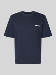 t-shirt z logo i okrągłym dekoltem od REVIEW - 44