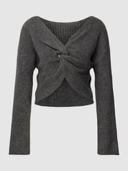 Cropped Strickpullover mit V-Ausschnitt Modell 'JUNA' von Pieces Grau - 31