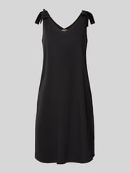 Knielanges Kleid mit V-Ausschnitt von Smith and Soul - 17