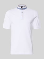 Regular Fit Poloshirt mit Stehkragen und Logo-Stitching von bugatti - 34