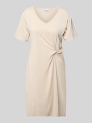 Regular Fit Freizeitkleid aus Viskose-Mix Modell 'ANORA' von PIECES Beige - 17