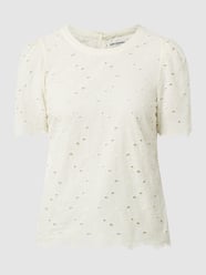T-shirt z ażurowym wzorem model ‘Christina’ od Lollys Laundry Biały - 3