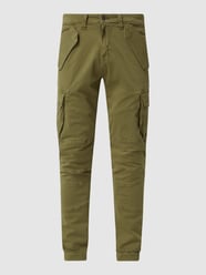 Cargohose mit Label-Details Modell 'COMBAT' von Alpha Industries Grün - 27