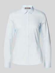 Bluzka o kroju slim fit z krytą listwą guzikową od Christian Berg Woman Selection - 11