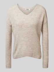 Regular Fit Strickpullover mit V-Ausschnitt Modell 'CAMILLA' von Only Beige - 10