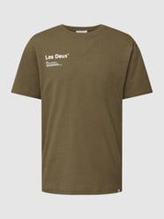 T-Shirt mit Label-Print Modell 'Brody' von Les Deux Grün - 5