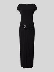 Długa sukienka o kroju slim fit z ozdobną sprzączką model ‘Minja’ od Neo Noir - 16