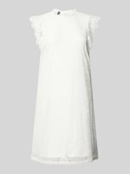 Sukienka z koronki o kroju regular fit z falistym brzegiem model ‘OLLINE’ od Pieces - 12