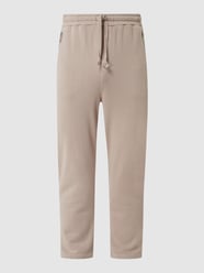 Sweathose mit Reißverschlusstaschen Modell 'Aris' von YOUNG POETS SOCIETY Beige - 36