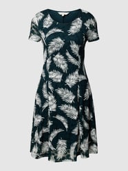 Knielange jurk met all-over motief van Apricot Groen - 8