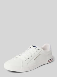 Niskie sneakersy w wyglądzie skóry model 'STEVE' od Tom Tailor - 2