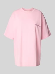 T-shirt o kroju oversized z nadrukiem z logo od ANOTHER COTTON LAB Fuksjowy - 7