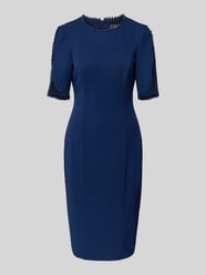 Knielanges Cocktailkleid mit Perlen von Adrianna Papell - 31