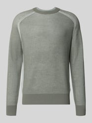 Krój regular fit sweter z dzianiny z mieszanki wełny dziewiczej model 'AKAJER' od BOSS Orange - 5