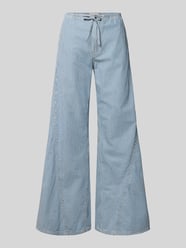 Jogger spodnie z wiązanym paskiem i wpuszczanymi kieszeniami od GUESS Jeans - 3