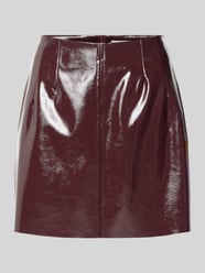 Minirock mit Bundfalten Modell 'Hemie' von Neo Noir Bordeaux - 45