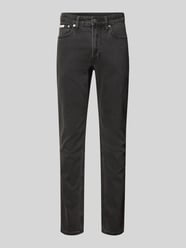 Jeansy o kroju slim fit z detalem z logo od Calvin Klein Jeans - 10
