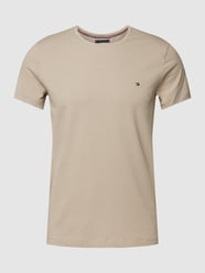 Slim Fit T-Shirt mit Label-Stitching von Tommy Hilfiger Grau / Schwarz - 47