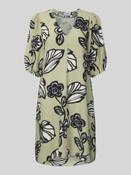 Knielanges Kleid mit V-Ausschnitt von JAKE*S STUDIO WOMAN - 11