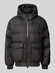 Steppjacke mit Kapuze und Pattentaschen von Rains - 23