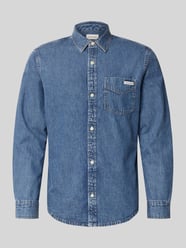 Regular Fit Jeanshemd mit Brusttasche und Label-Detail von Calvin Klein Jeans - 11