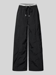 Spodnie typu track pants o kroju regular fit z paskami w kontrastowym kolorze od Tommy Jeans - 2