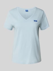 T-Shirt mit Label-Stitching und V-Ausschnitt von Hugo Blue - 18