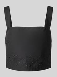 Top bluzkowy o kroju regular fit z haftem angielskim od INFLUENCER'S CHOICE BY P&C* - 3