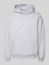 Bluza z kapturem z logo i kieszenią kangurką od REVIEW - 4