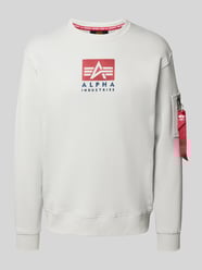 Sweatshirt mit Reißverschlusstasche am Ärmel von Alpha Industries - 10