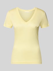 t-shirt o kroju slim fit z czystego lyocellu od GUESS - 37