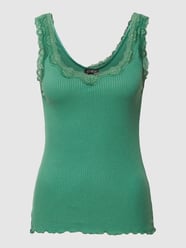 Top met kant, model 'Leandra' van Soaked in Luxury Groen - 28