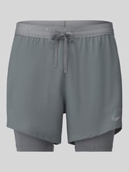 szorty sportowe o kroju regular fit z technologią dri-fit model 'STRIDE 5IN HYBRID' od Nike Training - 40
